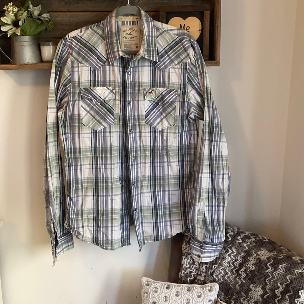 Hollister men’s shirt